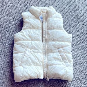 EUC Girls White Puffer Vest. Size 6 / 7